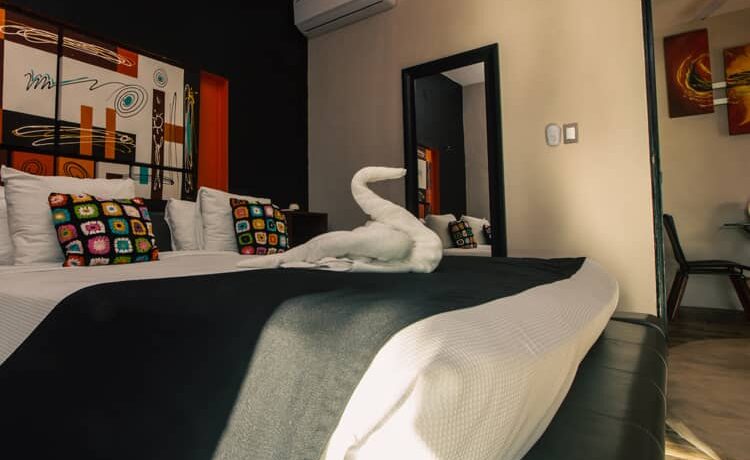 isla mujeres hotels on the beach